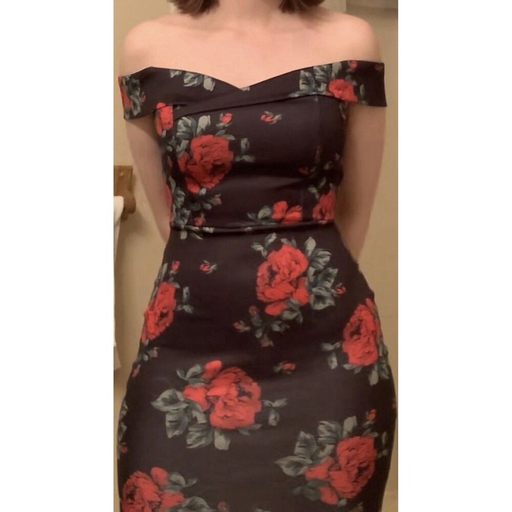 Charlott Russe Women's Black and Red Peony Floral Bodycon Dress Size Medium